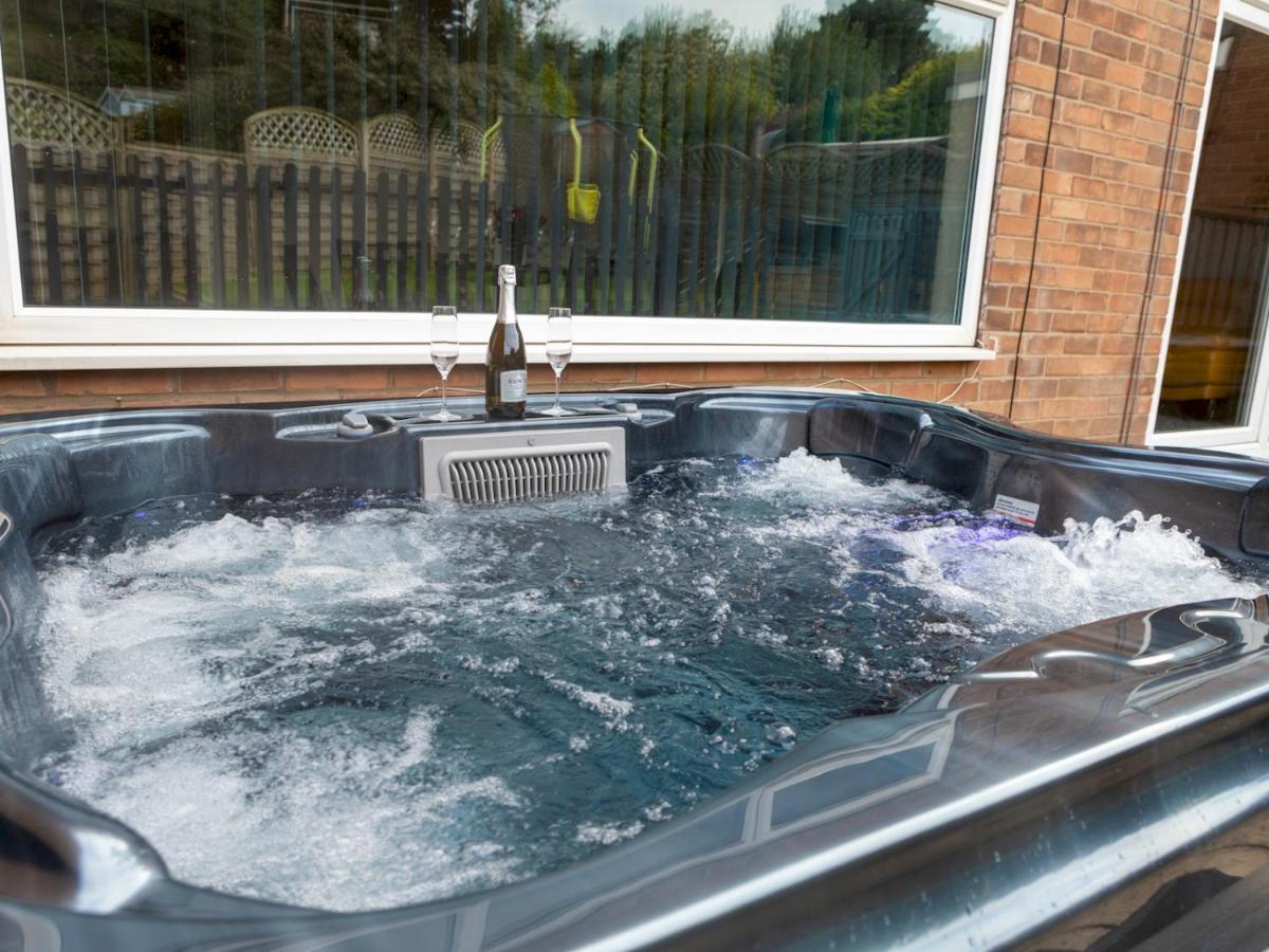 Pass The Keys Amazing 4 Bedroom Property- Hot Tub & Sea Views Скарборо Экстерьер фото