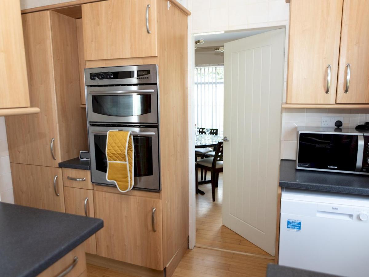 Pass The Keys Amazing 4 Bedroom Property- Hot Tub & Sea Views Скарборо Экстерьер фото