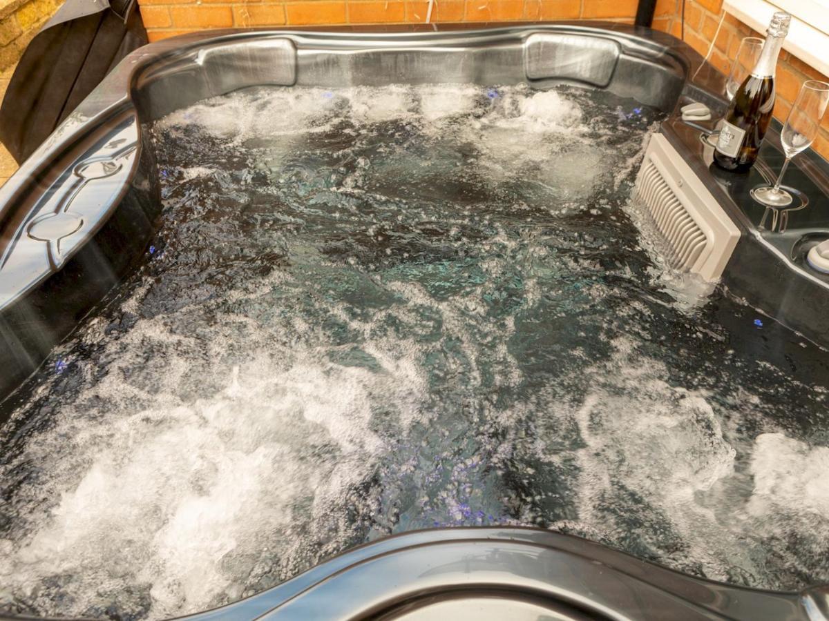 Pass The Keys Amazing 4 Bedroom Property- Hot Tub & Sea Views Скарборо Экстерьер фото